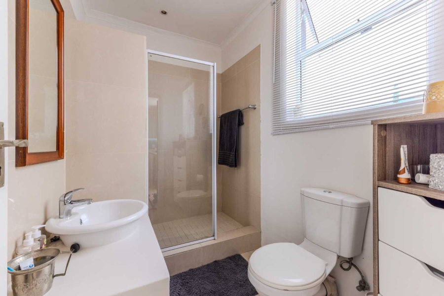 To Let 4 Bedroom Property for Rent in Fresnaye Western Cape